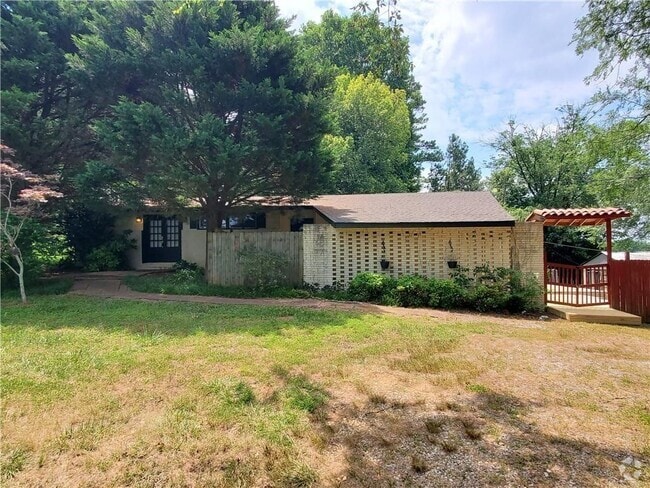 Building Photo - 931 Auburn Rd Rental