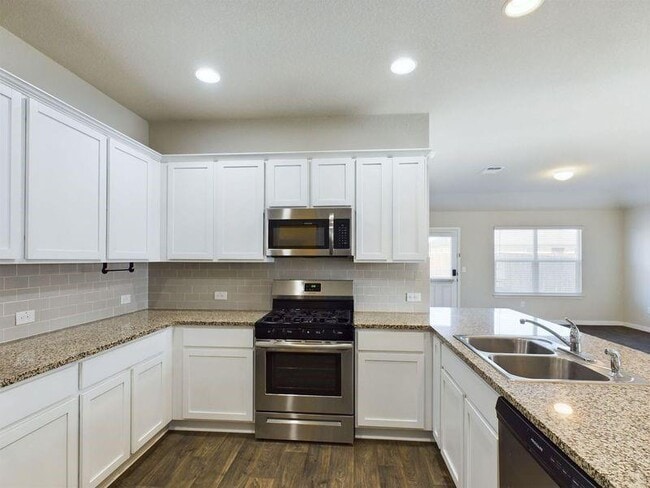 Photo - 114 Cranbrook Ln