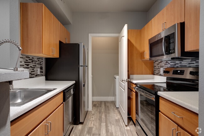 3BR, 2BA - 1,023SF - The Urban