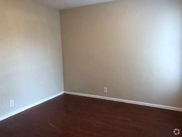 Building Photo - P2-BB-2108 Donahue Unit 2108 Donahue #A Rental