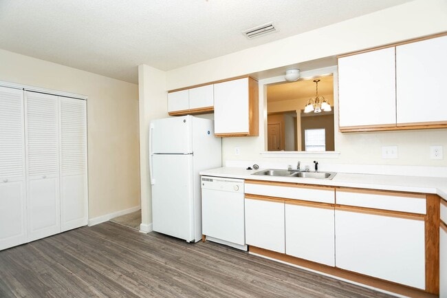 Photo - Don't miss the chance to call this Virgini... Casa Adosada