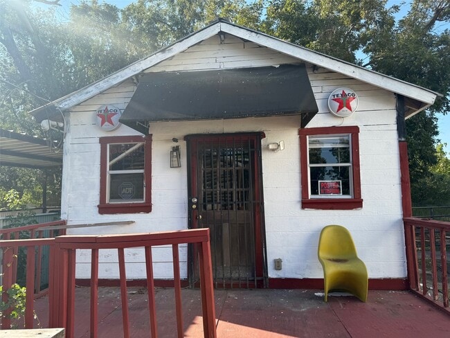 Photo - 951 Elkhart St