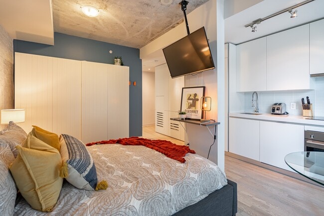 Building Photo - 38 Stewart St