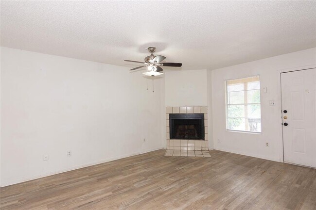 Photo - 1607 Onion Creek Village Dr
