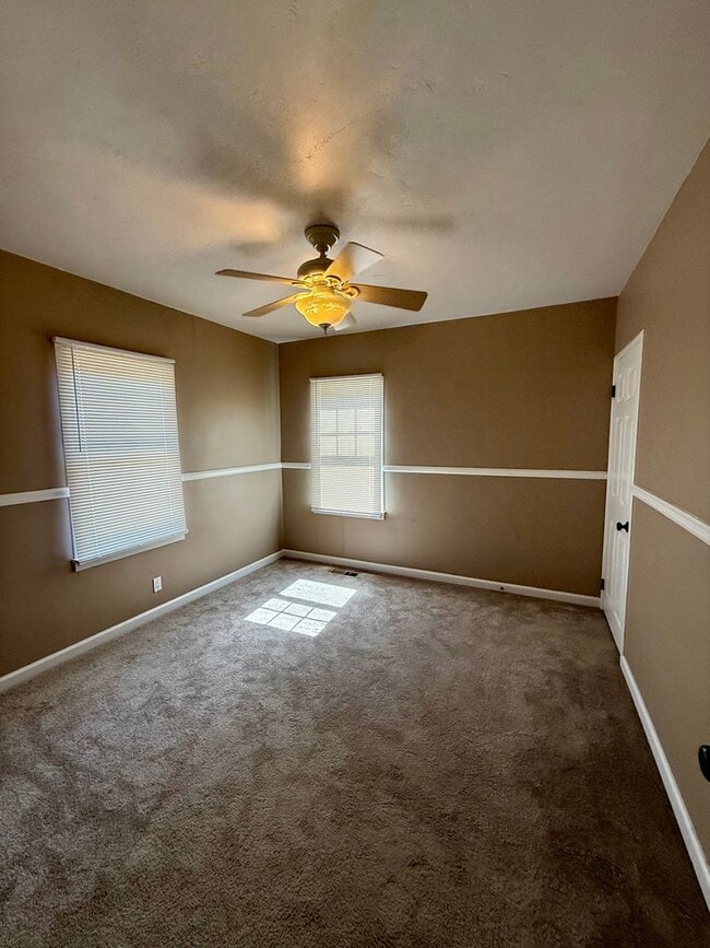 Photo - 1053 N Laurel Ave