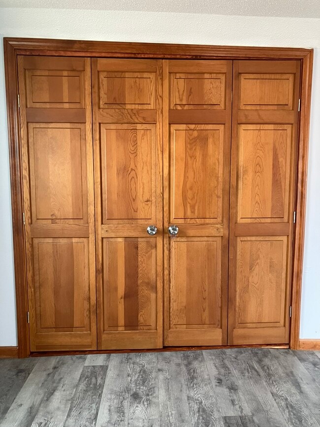 Building Photo - 229 University Ave Unit third floor