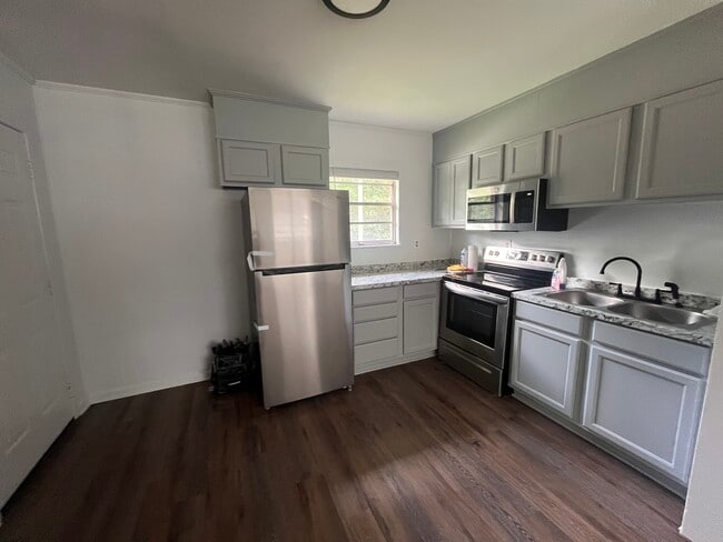 Photo - 817 Stewart St