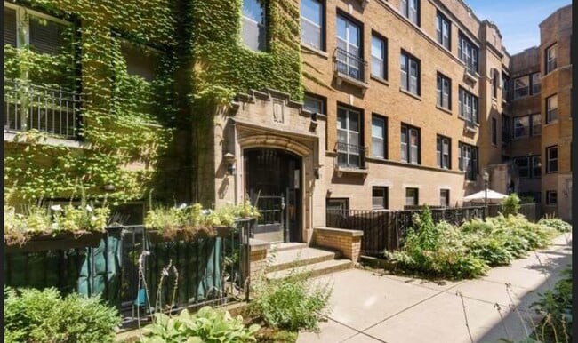 Building Photo - 1221 W Greenleaf Ave Unit 3N