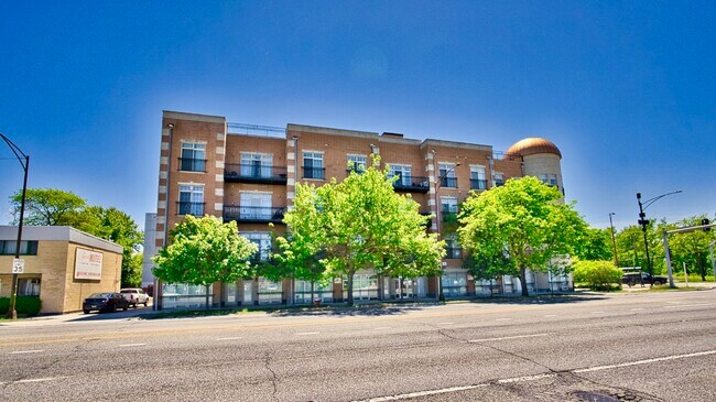 Building Photo - 6425 W Touhy Ave Unit 3B