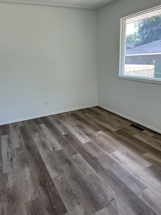 Photo - 11827-11847 47 St NW Unit 11827 - Bsmt