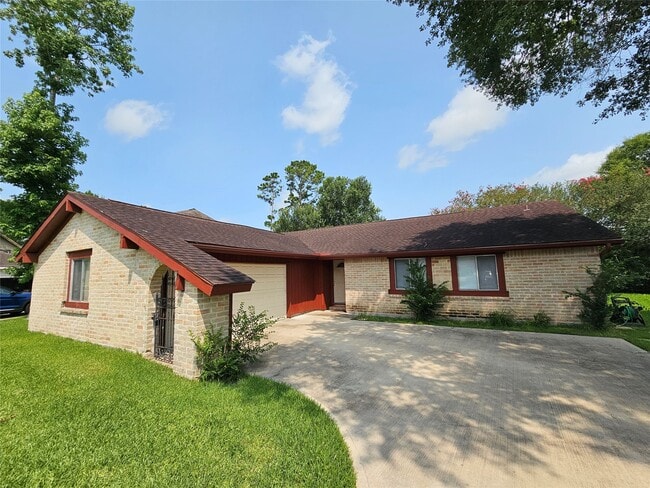 Photo - 221 Palm Aire Dr