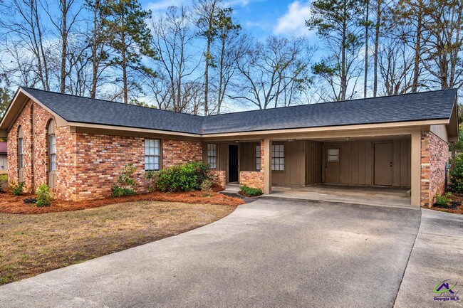 Building Photo - 414 Forest Lake Dr