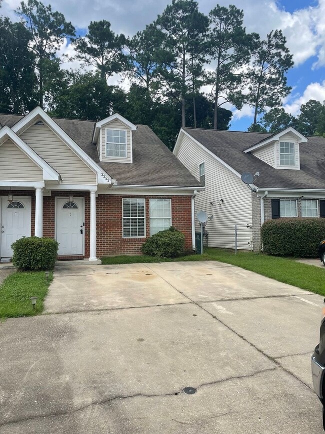 Building Photo - 3/3 town home only 1450$!