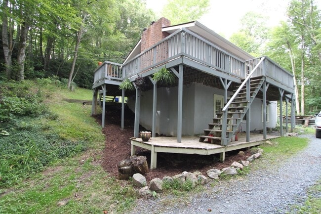 Building Photo - 416 Rainbow Mountain Rd