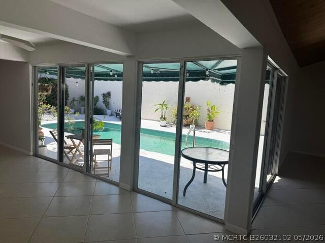 Building Photo - 112 E Coral Fish Ln