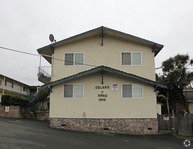 Del Mar Apartments
