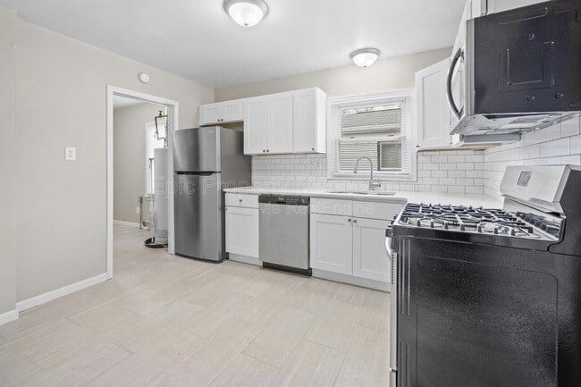 Photo - 4336 Howe Rd