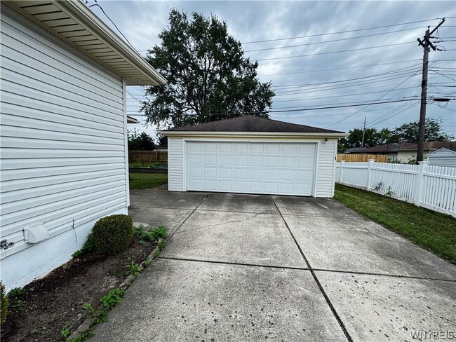 Photo - 13 Satinwood Dr
