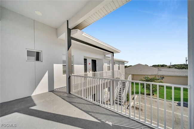 Photo - 275 SW 4th St Unidad 120