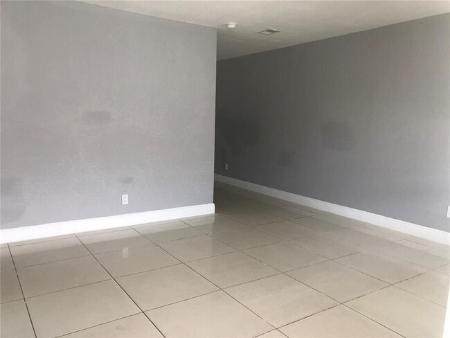 Photo - 839 NW 14th Ave Unidad 1