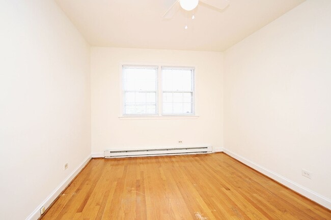 Photo - Student-Friendly Ivy Rd Apartment Near Foo... Unit Ivy Rd 2114 #04