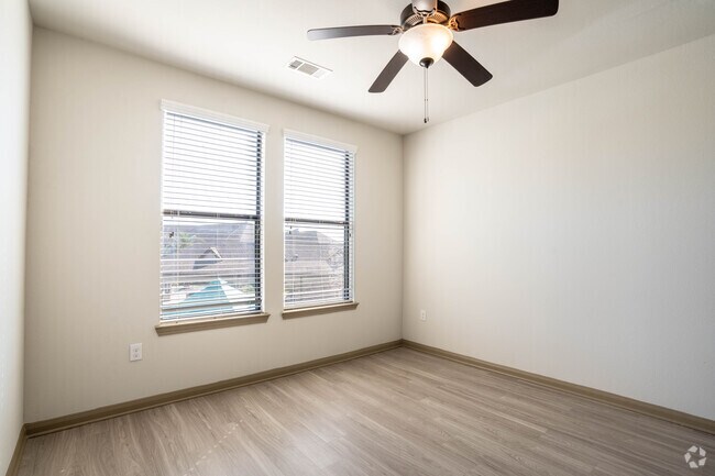 1BR, 1BA - 877SF - Bedroom
