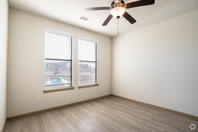 1BR, 1BA - 877SF - Bedroom - The Commons at Hollyhock