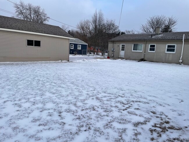 Photo - 4737 Laird St