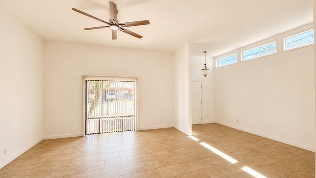 Photo - 322 E Huntington Dr