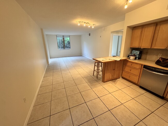 Photo - 2630 SW 28th St Unit 16