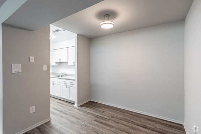 1 BR, 1 BA - 655SF - Dining Room