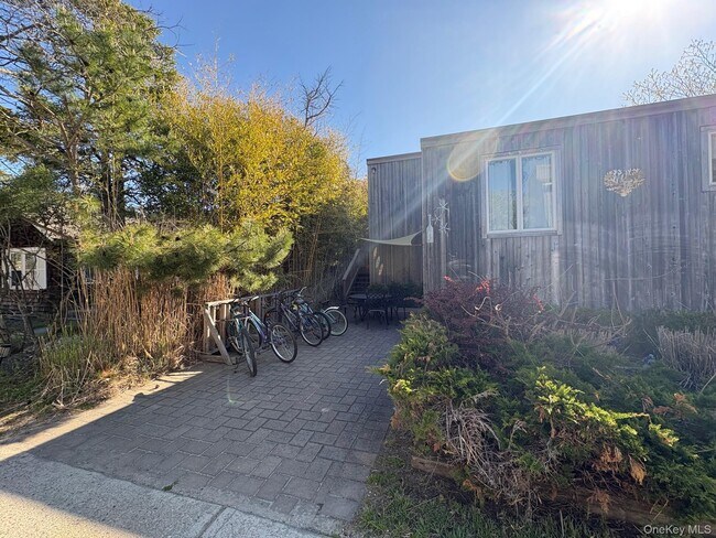 431 Dehnhoff Walk