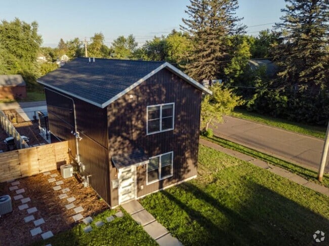 Building Photo - Modern three bedroom, two bath, Scandinavi... Rental