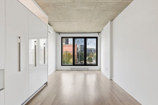 Building Photo - 738 Rue St-Paul Ouest Unit 623