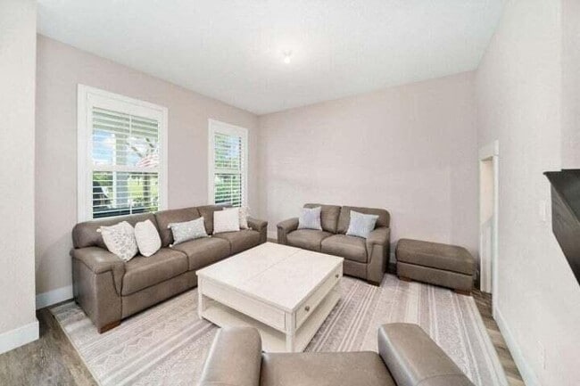 Photo - 898 Sweetgrass St