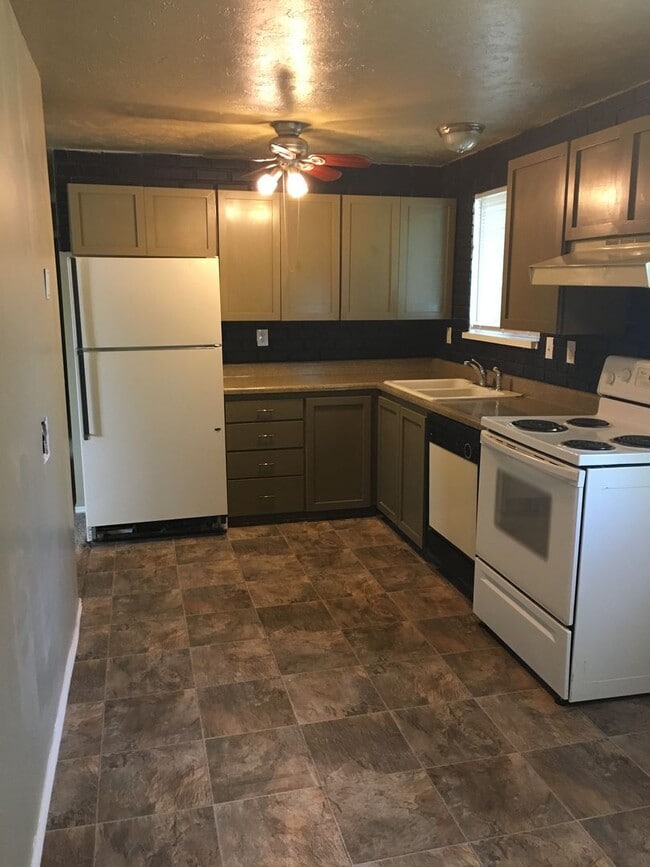 Photo - 6046 S 4000 W Unit Upper