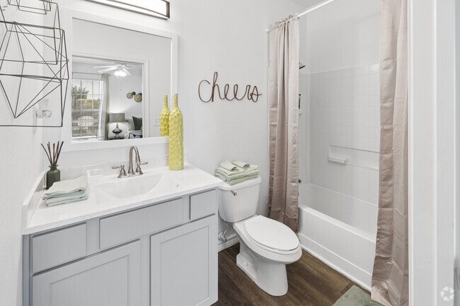 4BR, 4BA - 1,333SF - Bathroom A - Rendezvous