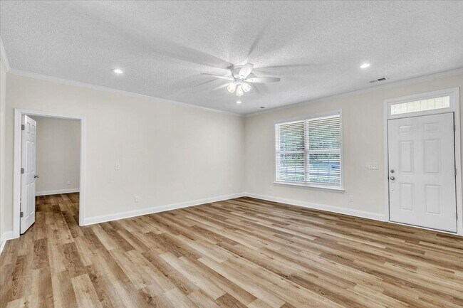 Photo - 3 Bed/2 Bath Home within Walking Distance ...