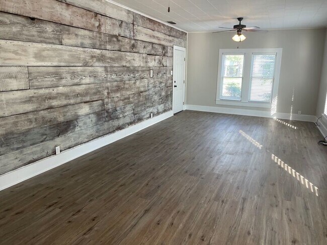 Photo - Updated 3 bedroom 2 bath EASY walk to campus!