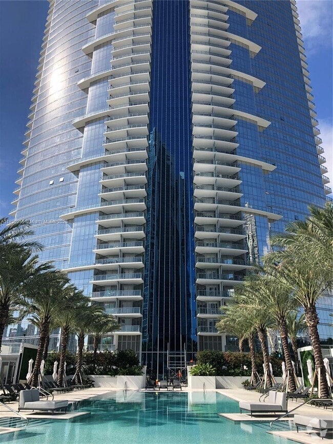 Building Photo - 851 NE 1st Ave Unit 4404 Rental