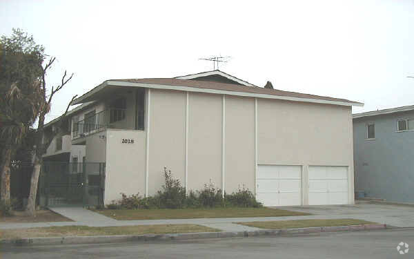 Building Photo - 2018 Locust Ave Rental