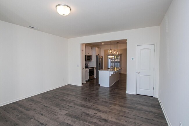 Photo - BEAUTIFUL 2 Bedroom Townhome in MIDLAND AVAILABLE JUNE 2026