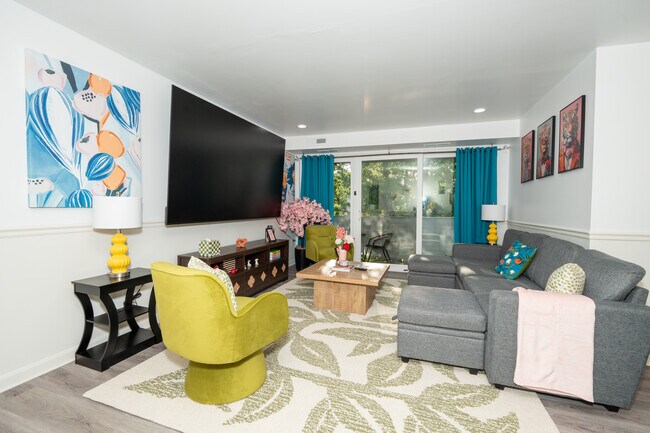 Photo - 5608 Bloomfield Dr Unit 203