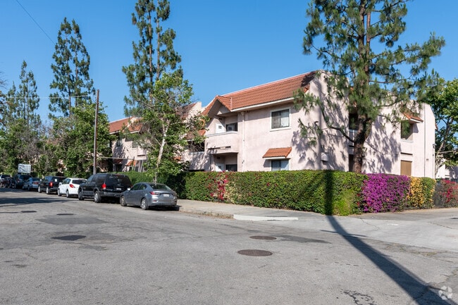 Primario - Laurel Woods Condominiums