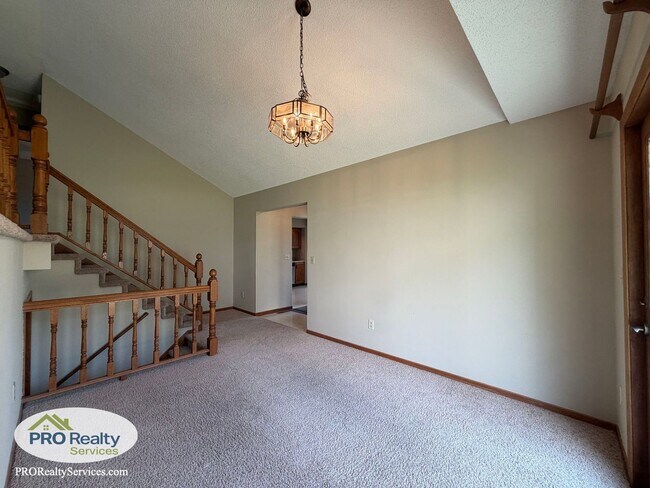 Photo - 5642 Royal Oaks Dr