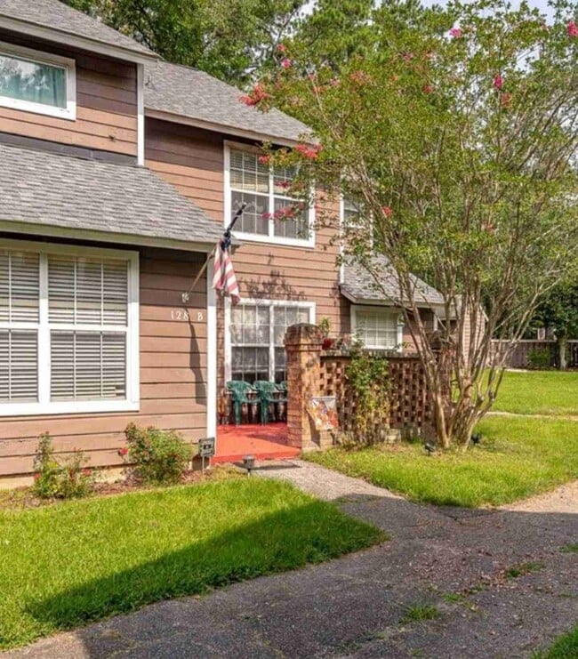 Photo - 128 Luden Dr