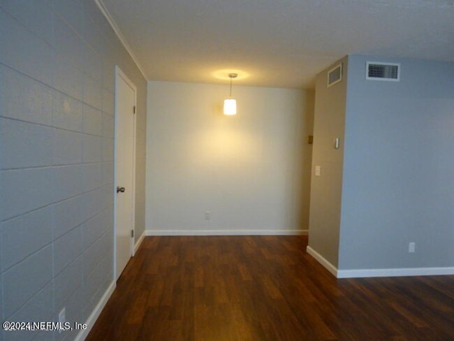 Photo - 2960 Remington St