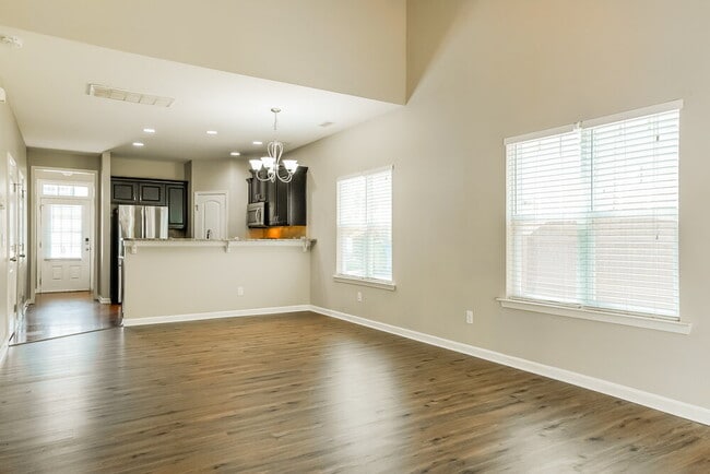 Photo - 636 Smith Ridge Way