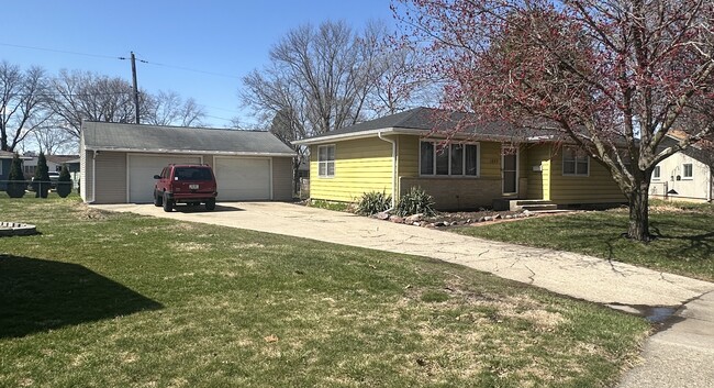 Photo - 1207 Quebec Cir House