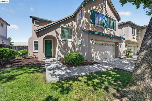 Photo - 244 Balsam St